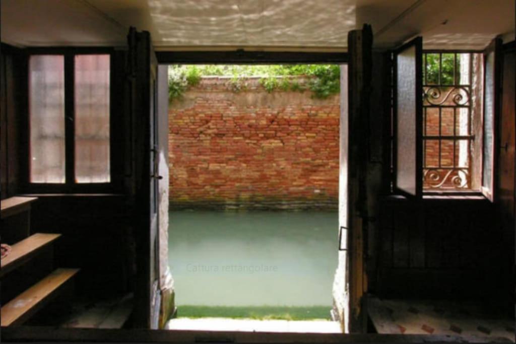 Walk On The Water ✧ 5 Minutes To Rialto Bridge Apartment Venesia Bagian luar foto