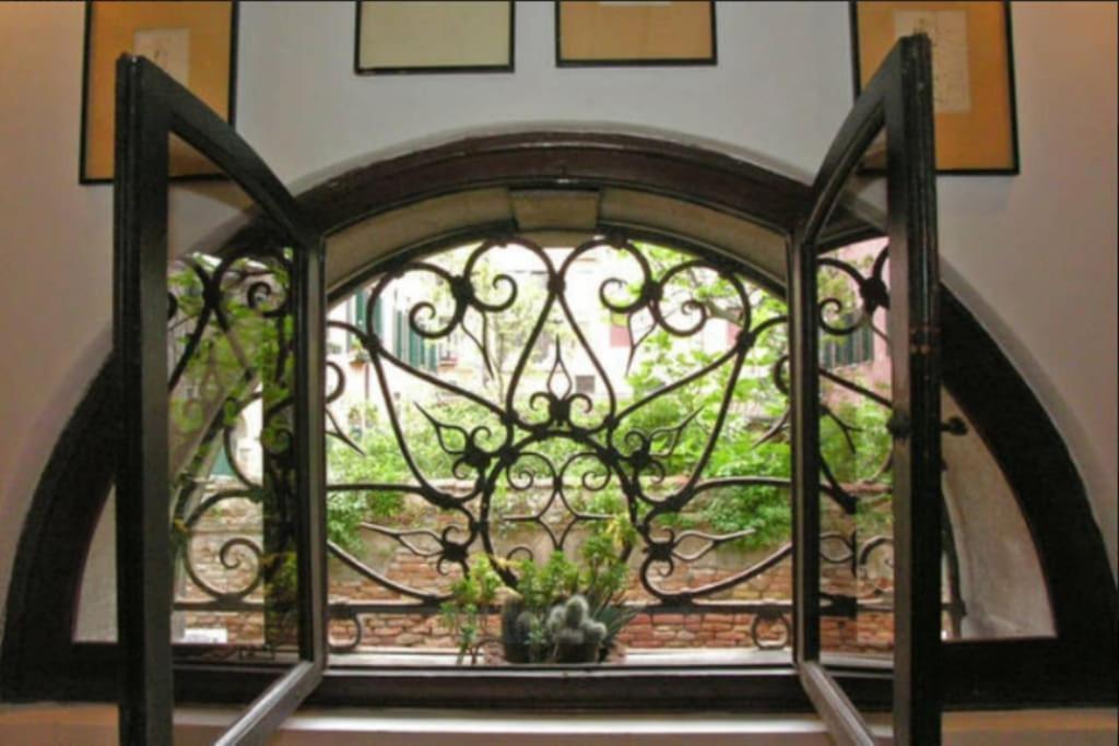 Walk On The Water ✧ 5 Minutes To Rialto Bridge Apartment Venesia Bagian luar foto