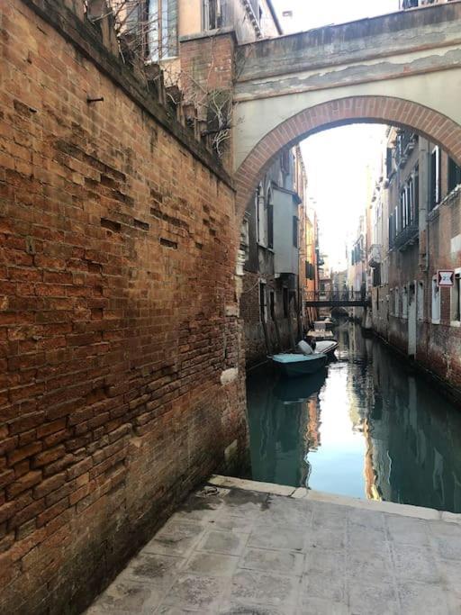 Walk On The Water ✧ 5 Minutes To Rialto Bridge Apartment Venesia Bagian luar foto