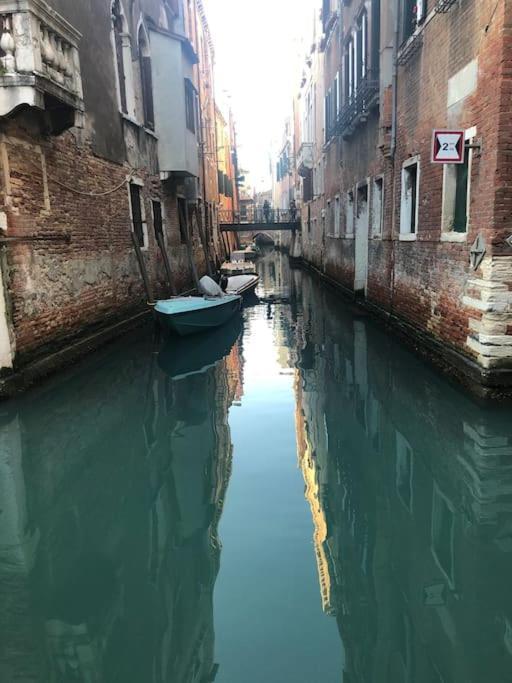 Walk On The Water ✧ 5 Minutes To Rialto Bridge Apartment Venesia Bagian luar foto