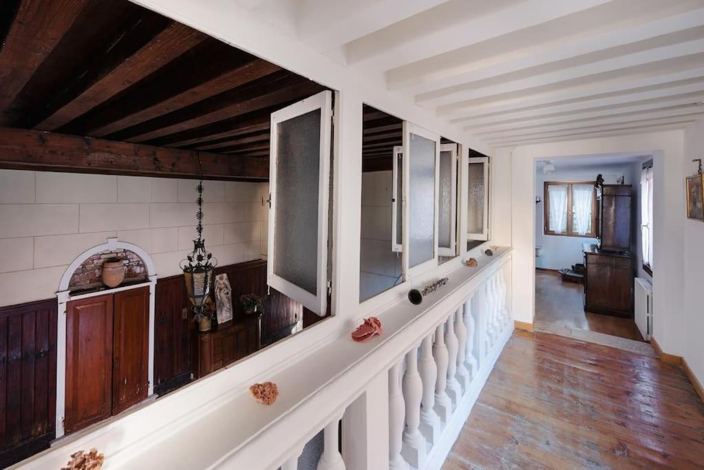 Walk On The Water ✧ 5 Minutes To Rialto Bridge Apartment Venesia Bagian luar foto