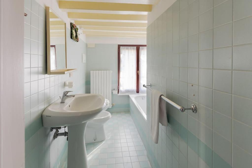 Walk On The Water ✧ 5 Minutes To Rialto Bridge Apartment Venesia Bagian luar foto