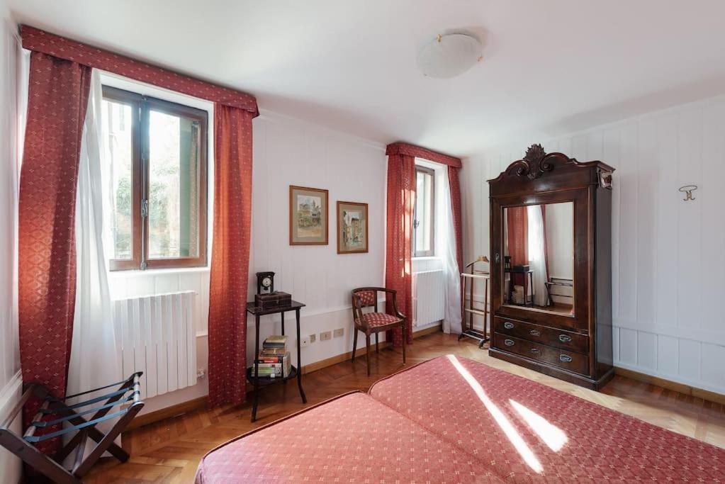 Walk On The Water ✧ 5 Minutes To Rialto Bridge Apartment Venesia Bagian luar foto