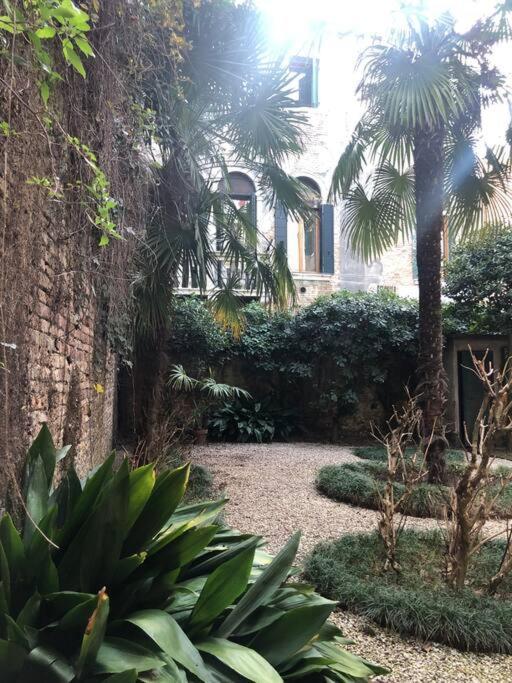 Walk On The Water ✧ 5 Minutes To Rialto Bridge Apartment Venesia Bagian luar foto